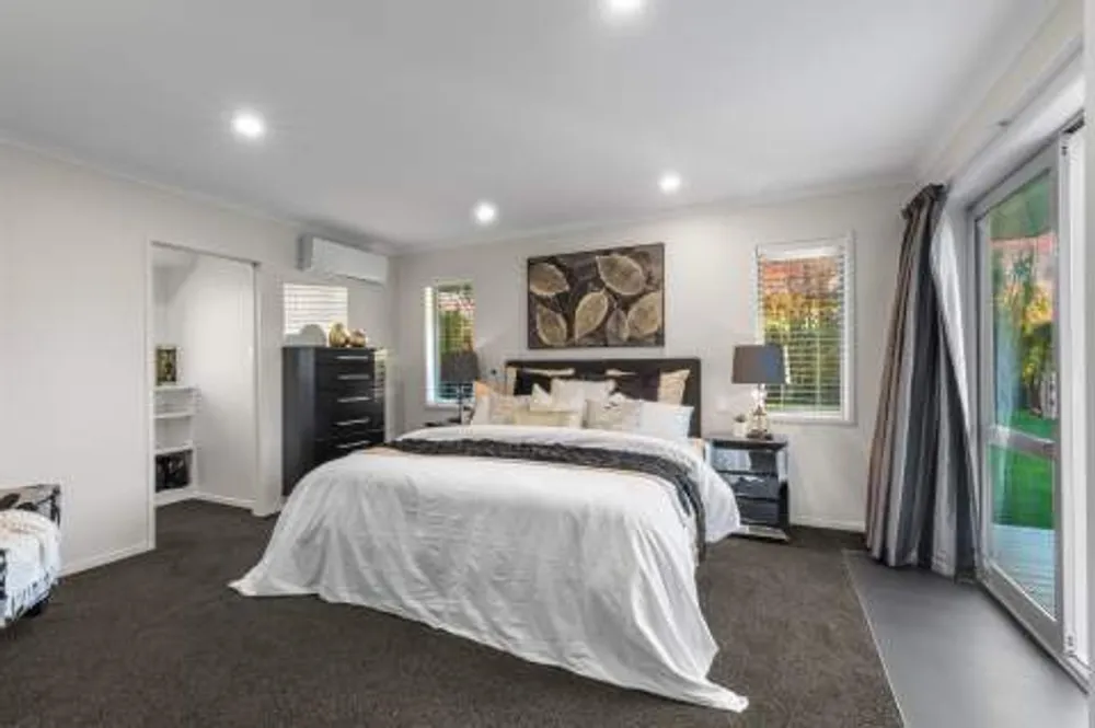 Photos of 1 Royal Ascot Drive