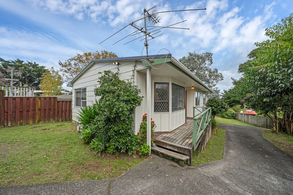 Photos of 11 Hughes Terrace