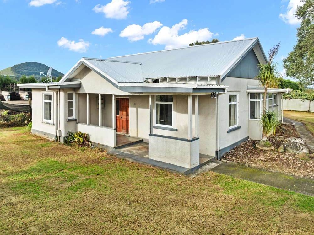 Photos of 988 Otaika Valley Road