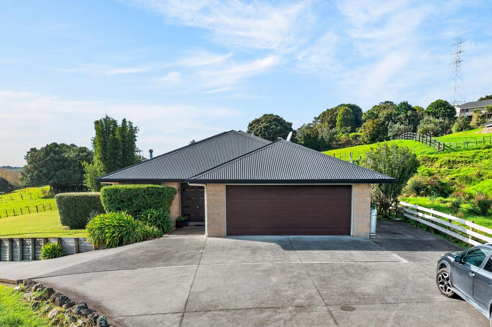 Photos of 283 Maungakaramea Road