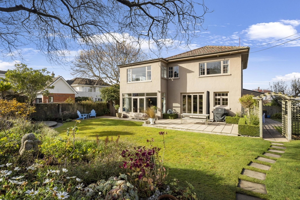 Photos of 8 Neidpath Road