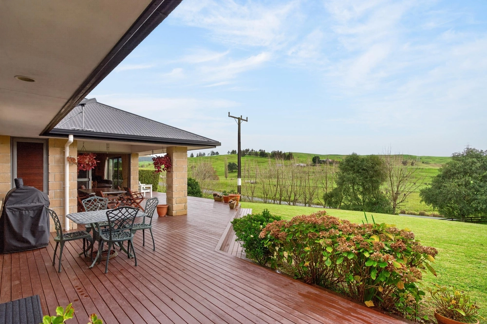 Photos of 283 Maungakaramea Road
