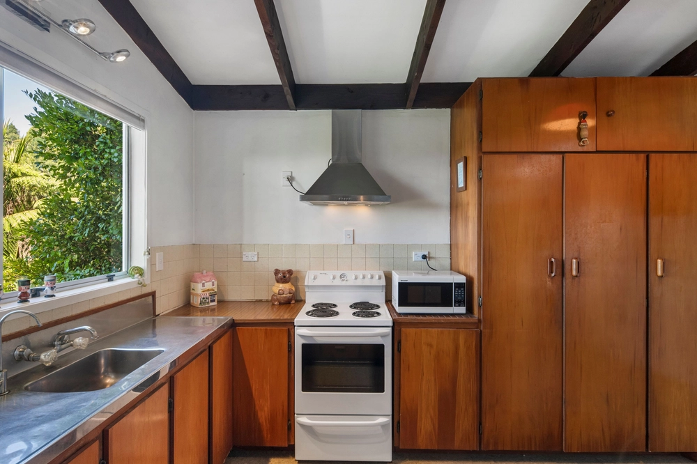 Photos of 136 Opanuku Road