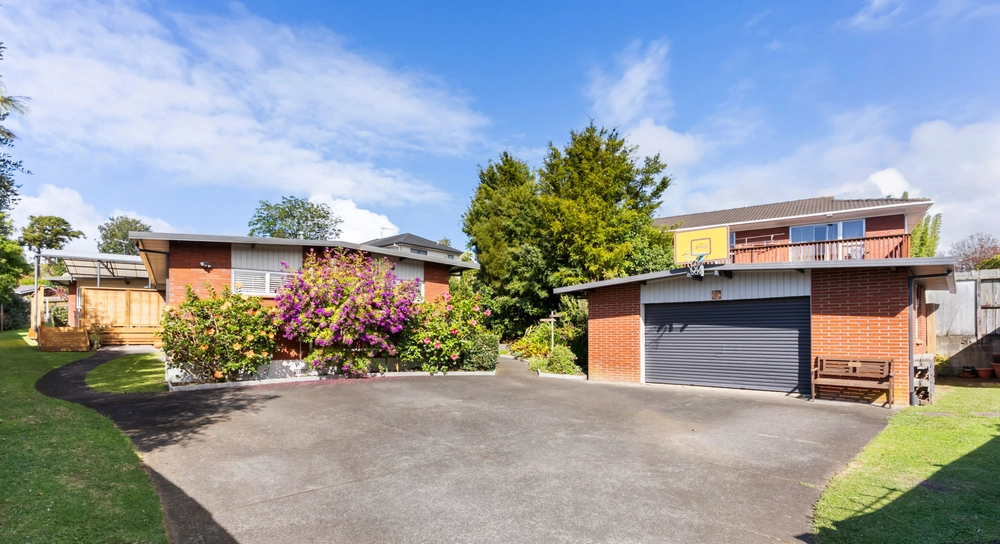 Photos of 18 Uppingham Crescent