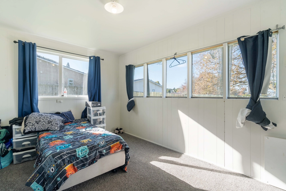 Photos of 19 Leslie Avenue