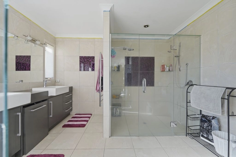 Photos of 19 WAIOROI PLACE
