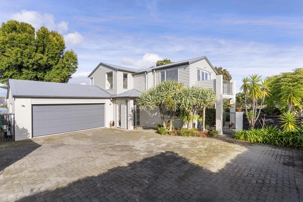 Photos of 44A Bleakhouse Road