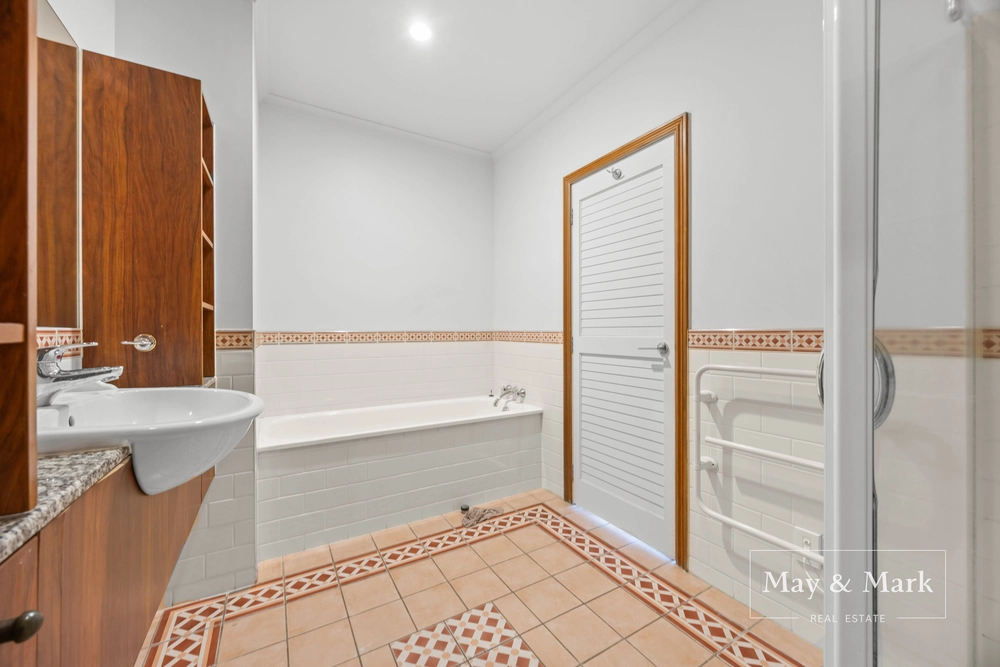 Photos of 145 Quay Street