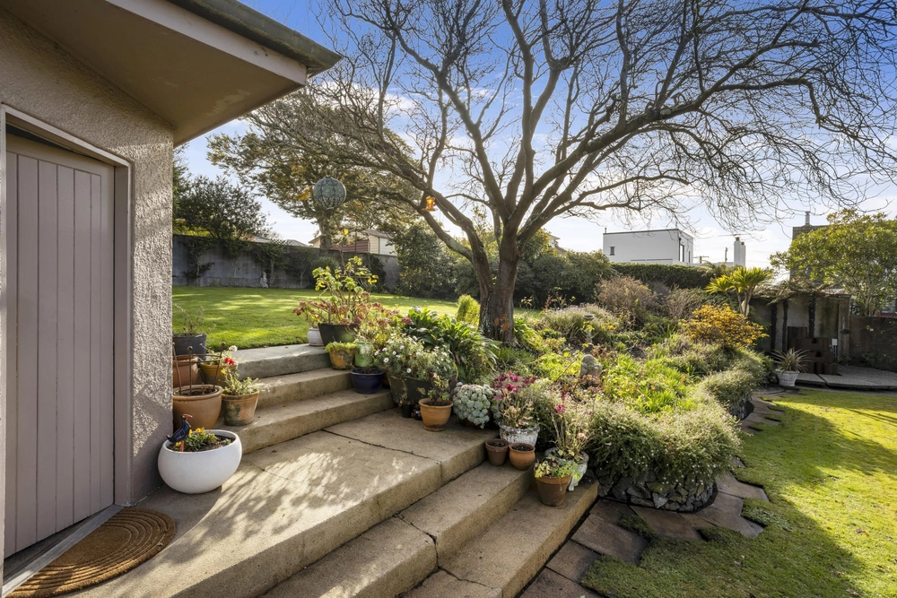 Photos of 8 Neidpath Road