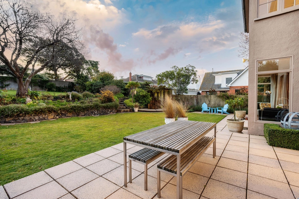 Photos of 8 Neidpath Road