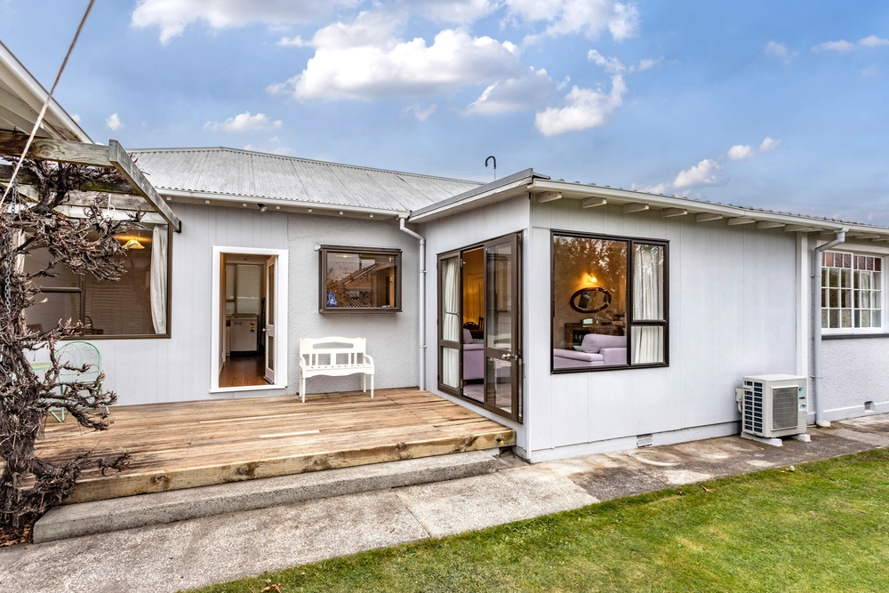 Photos of 47 Pitcairn Crescent