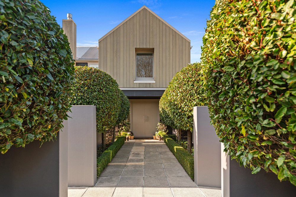 Photos of 20 Thornycroft Street