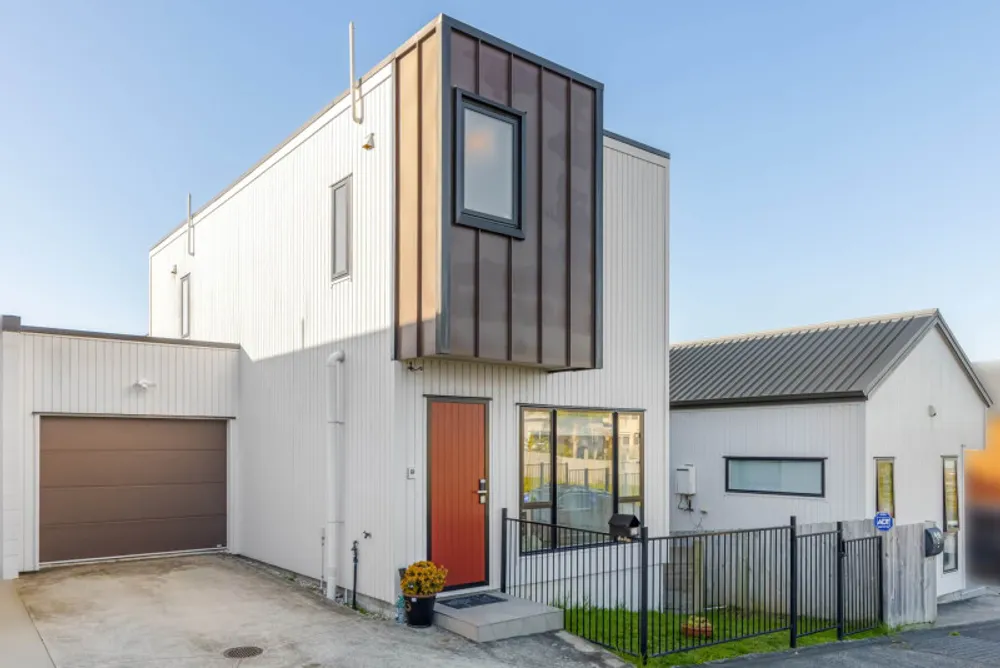 Photos of 32 Waihou Crescent
