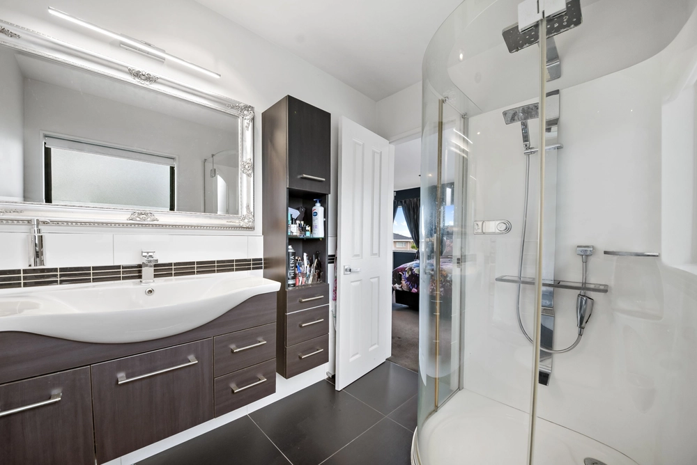 Photos of 40 Whiting Grove