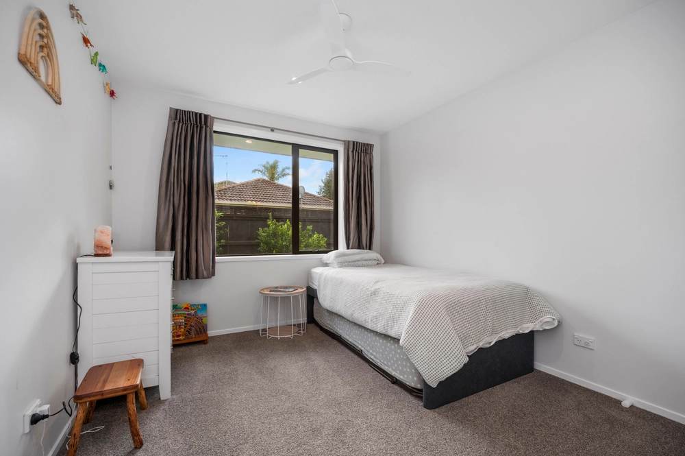 Photos of 11 Oakwood Way