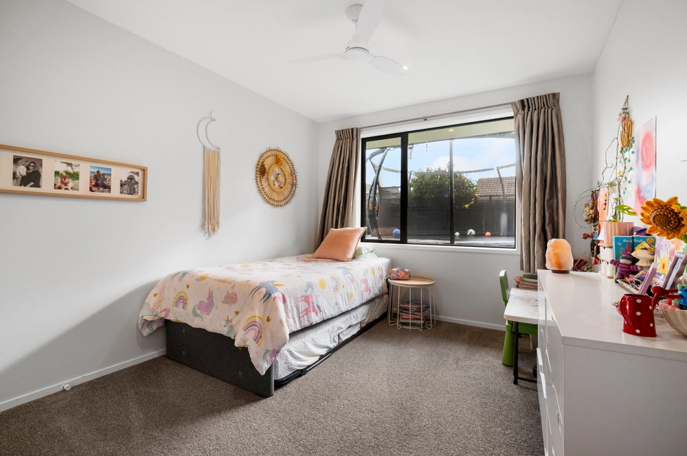 Photos of 11 Oakwood Way