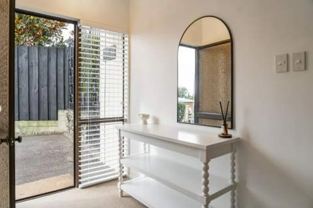 Photos of 48 Eaton Crescent