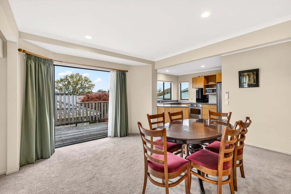Photos of 2/136 Rutherford Street