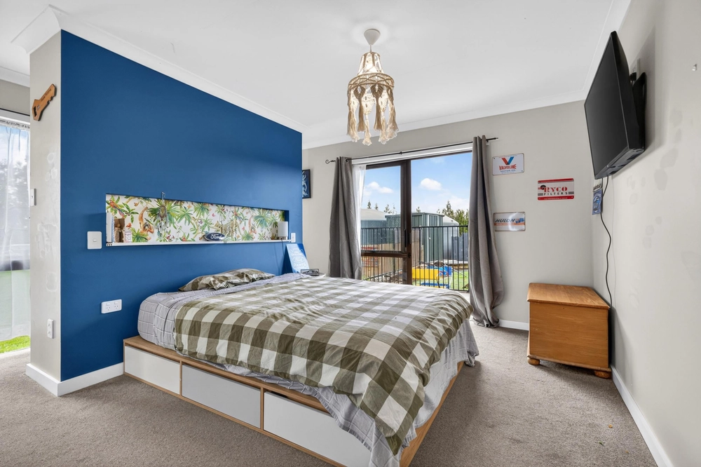 Photos of 216 Manuel Road