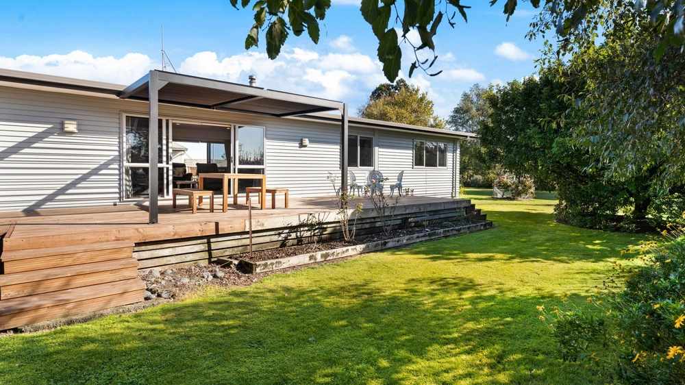 Photos of 1522 Kaiaua Road