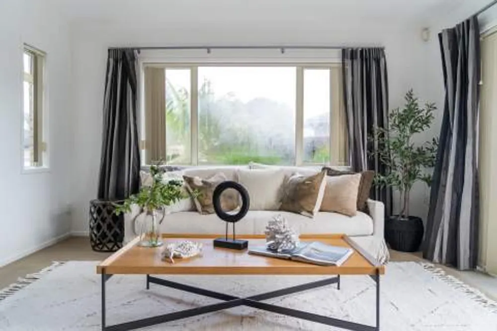 Photos of 657 Gloucester Road
