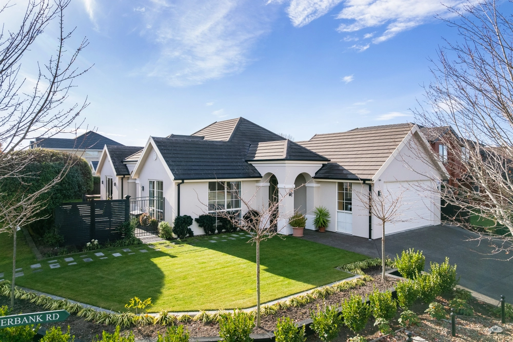 Photos of 2 Applefield Court