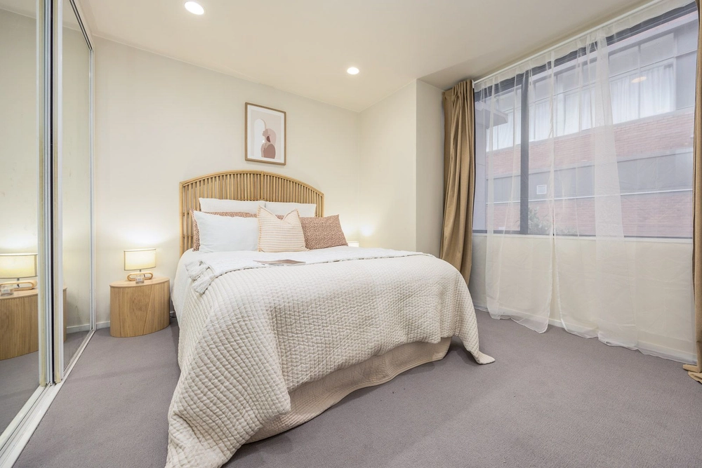 Photos of 72 Wellesley Street West