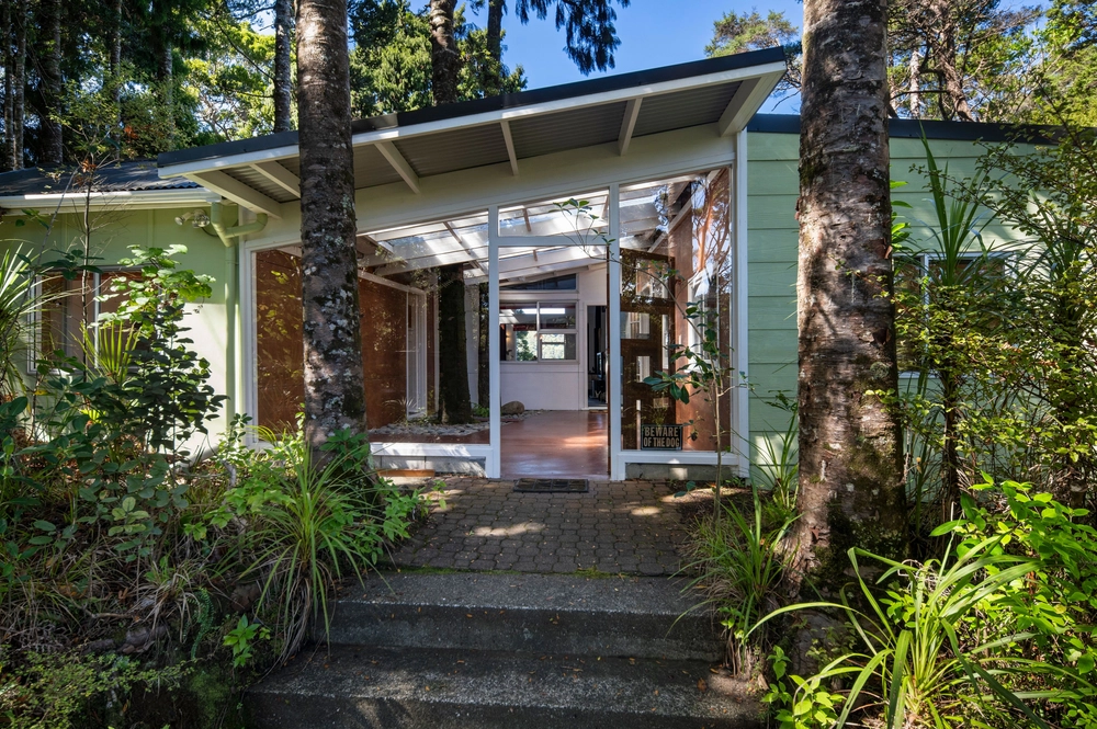 Photos of 136 Opanuku Road