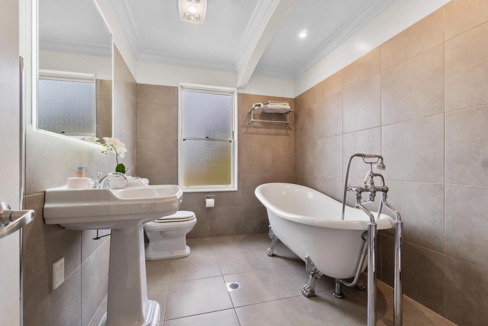 Photos of 43B Stanley Point Road