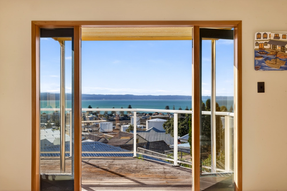 Photos of 122A Chaucer Road North
