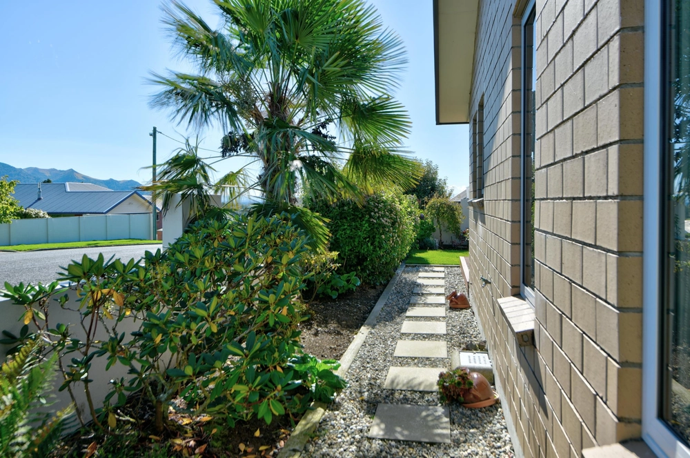 Photos of 14-16 Takitimu Street