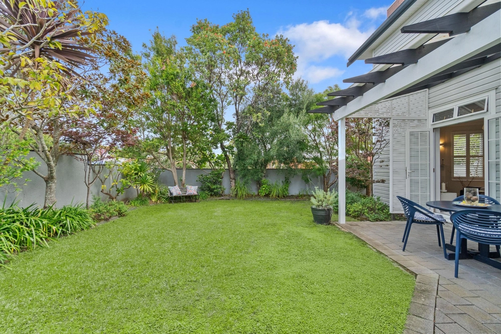 Photos of 43B Stanley Point Road