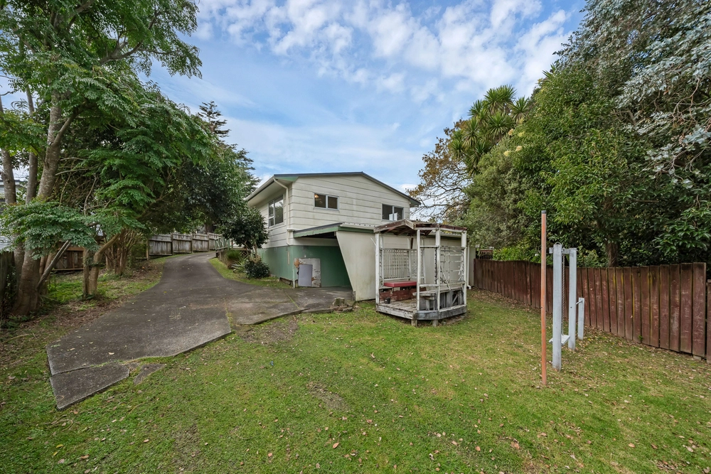 Photos of 11 Hughes Terrace