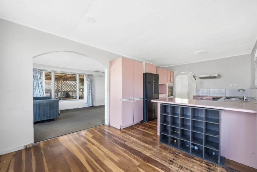 Photos of 23 Chadwick Crescent