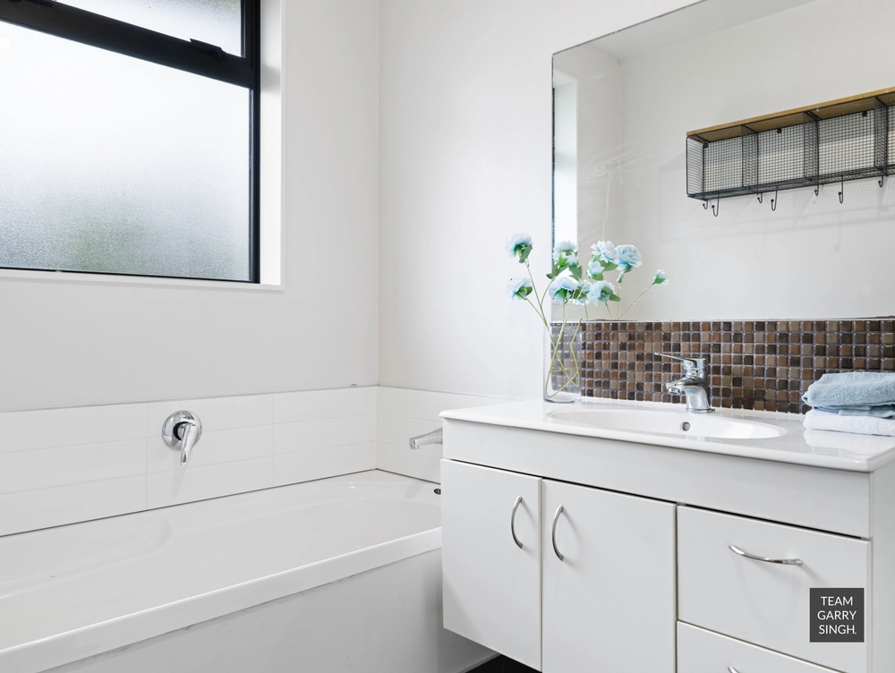 Photos of 44A Greenhaven Avenue
