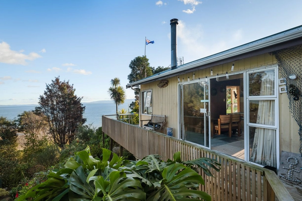 Photos of 642 Thames Coast Road