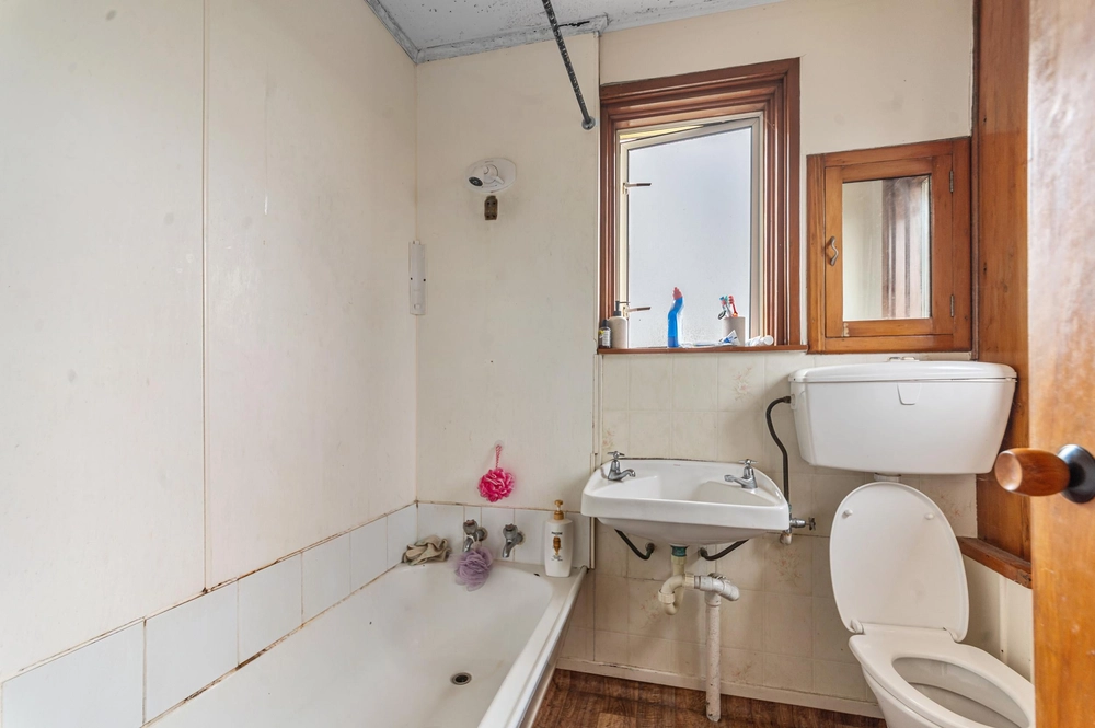 Photos of 15 Rowcliffe Crescent