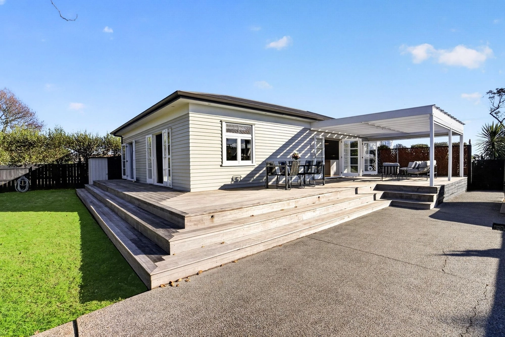 Photos of 9 Woodhouse Road