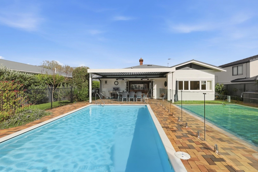 Photos of 23 Fairholme Avenue