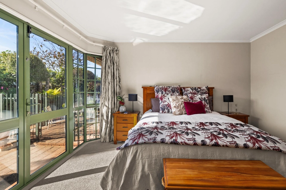 Photos of 19 Kingsgate Avenue
