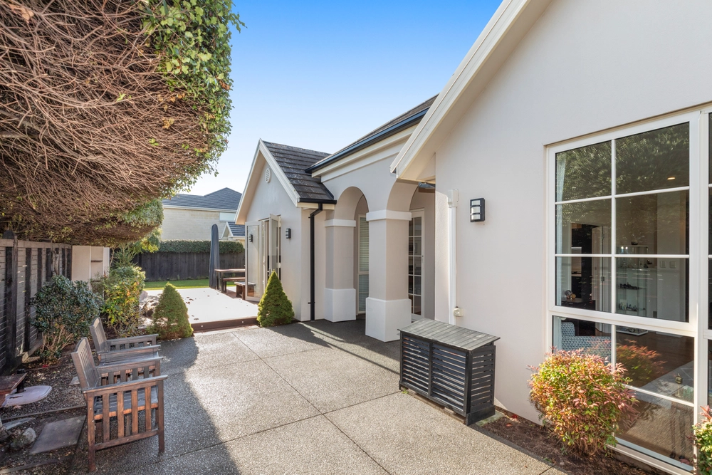 Photos of 2 Applefield Court