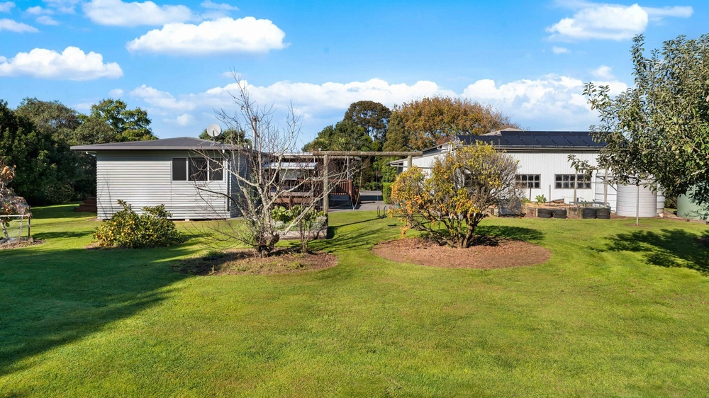 Photos of 1522 Kaiaua Road