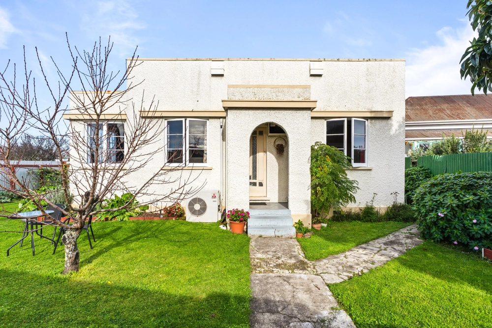 Photos of 121 Wainui Road