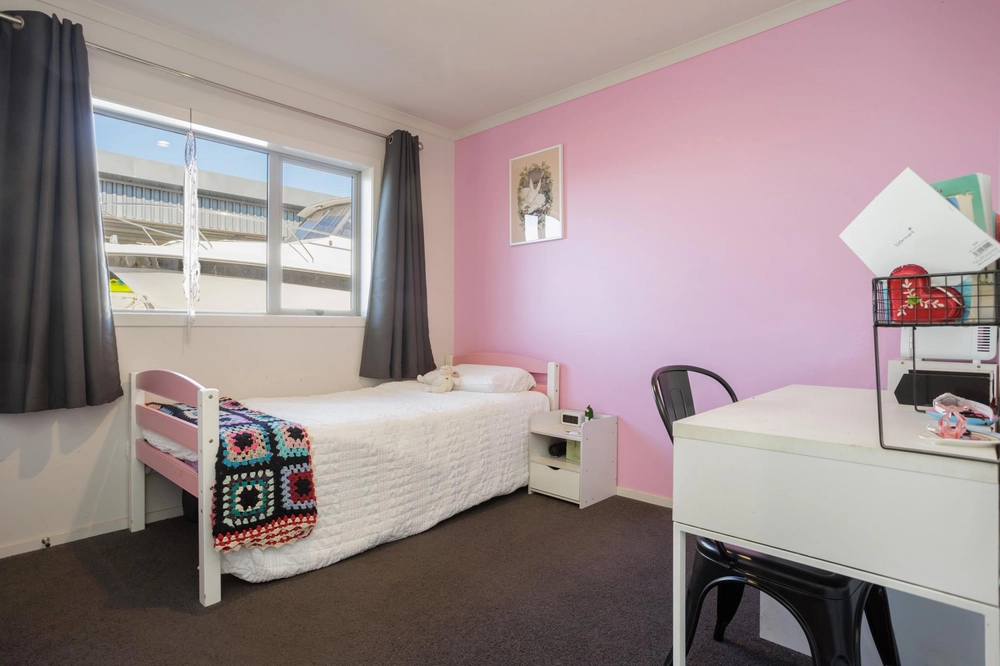 Photos of 992 Te Kawa Road