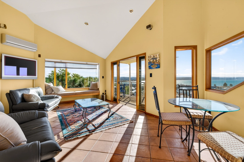 Photos of 122A Chaucer Road North