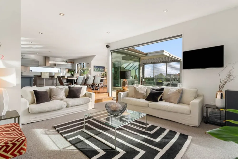Photos of 402 Riddell Road