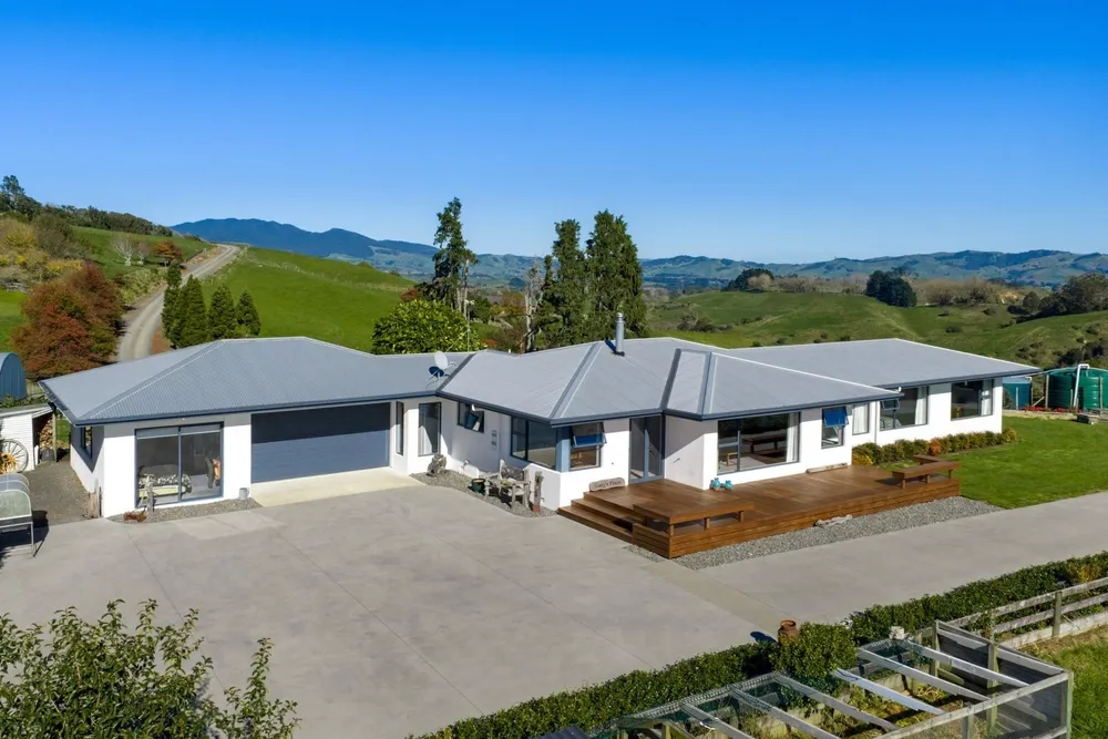 Photos of Unit 3, 957 Taotaoroa Road