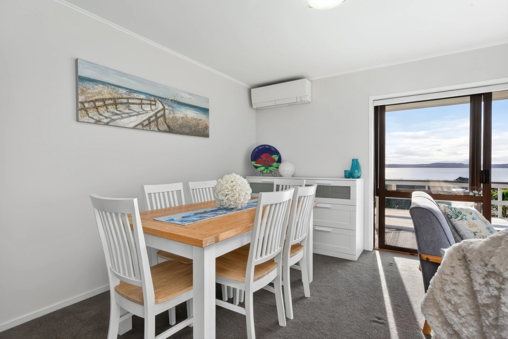 Photos of 952B Whangaparaoa Road
