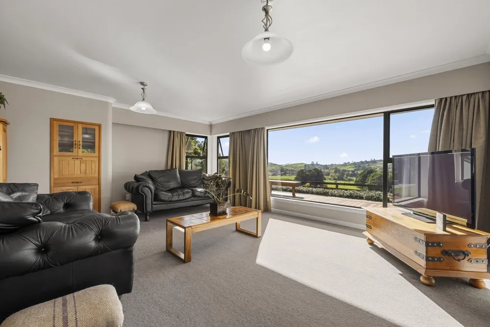 Photos of Unit 3, 957 Taotaoroa Road