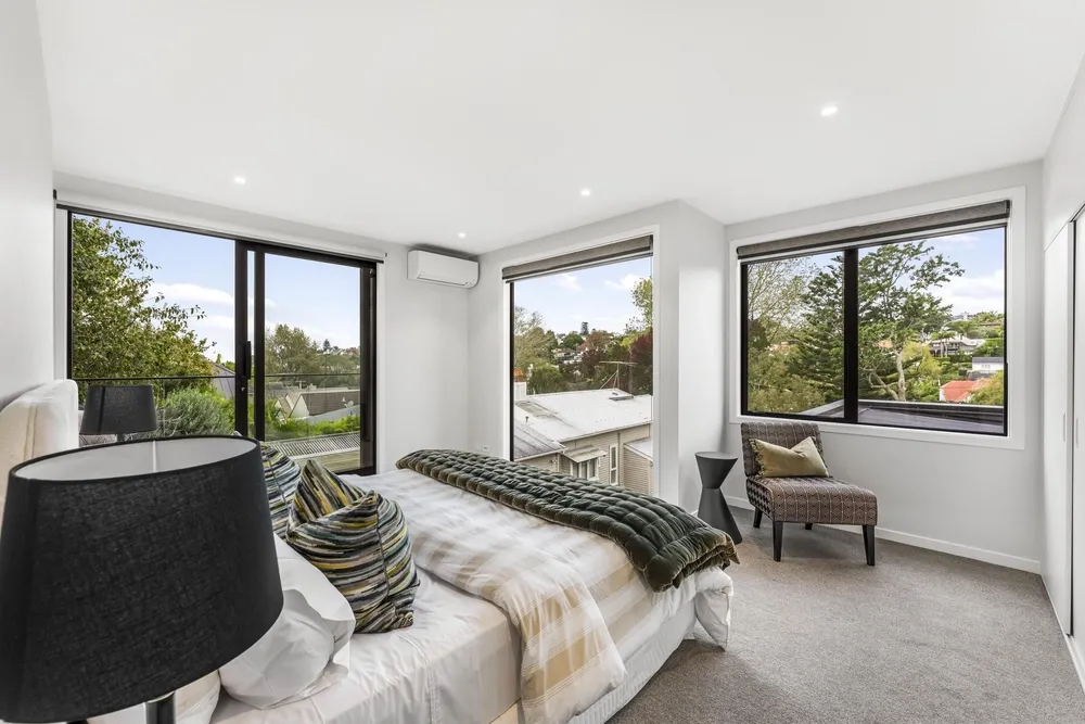 Photos of 10D Standen Avenue